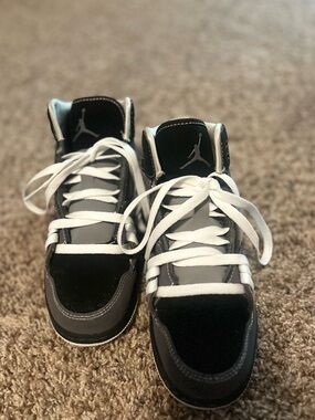 Jordan 1 Flight  High-Top in Black, Gray and White